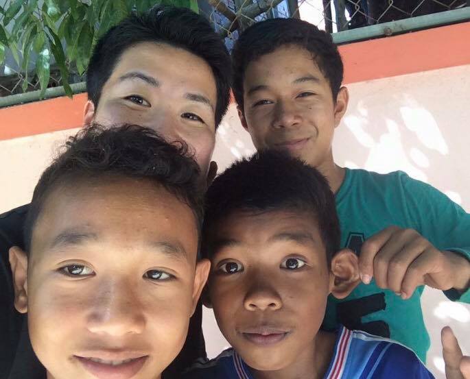 カンボジアの子供たちと