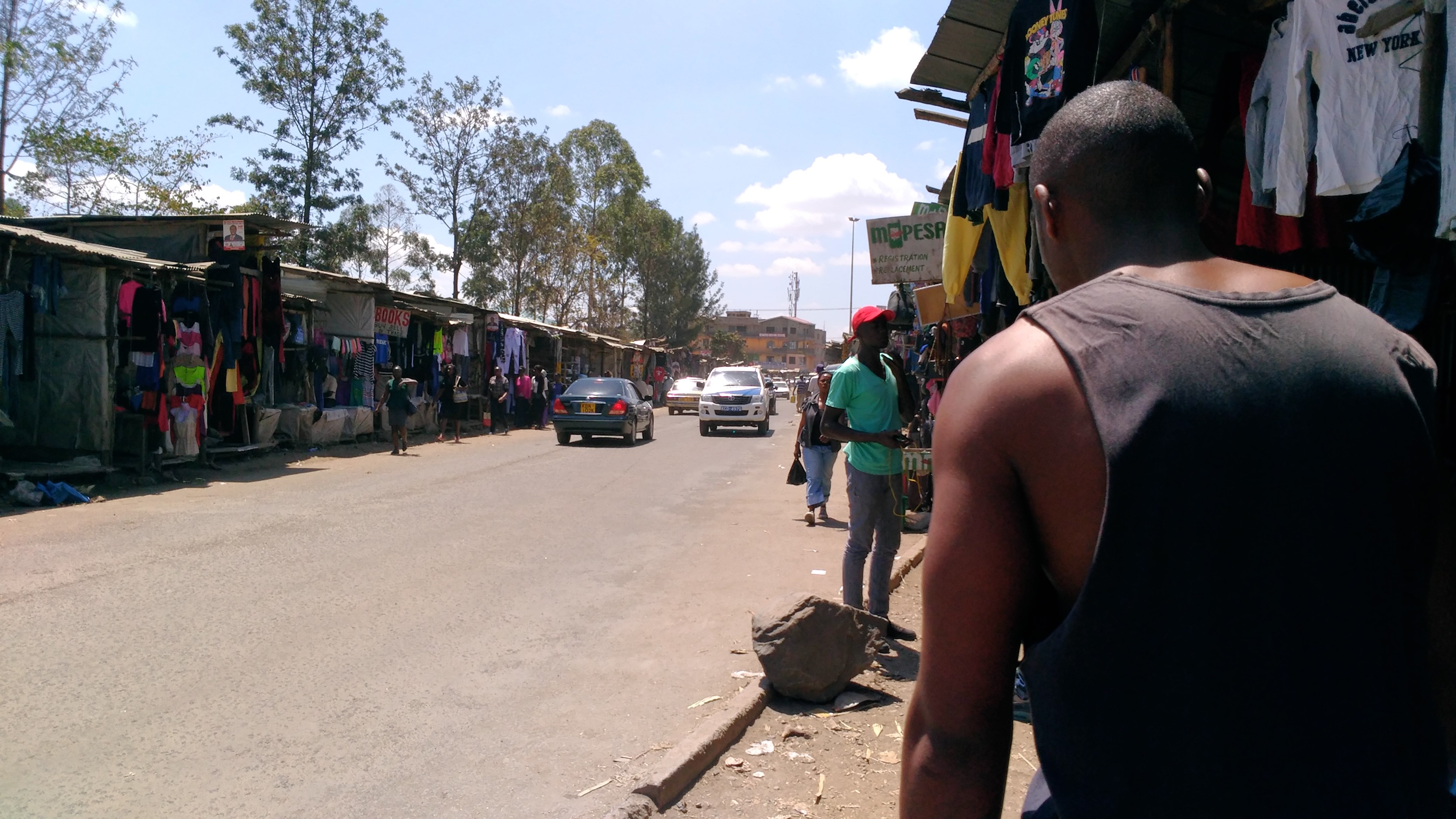 私がケニアのスラム街で活動できた理由。 ケニアの大通り