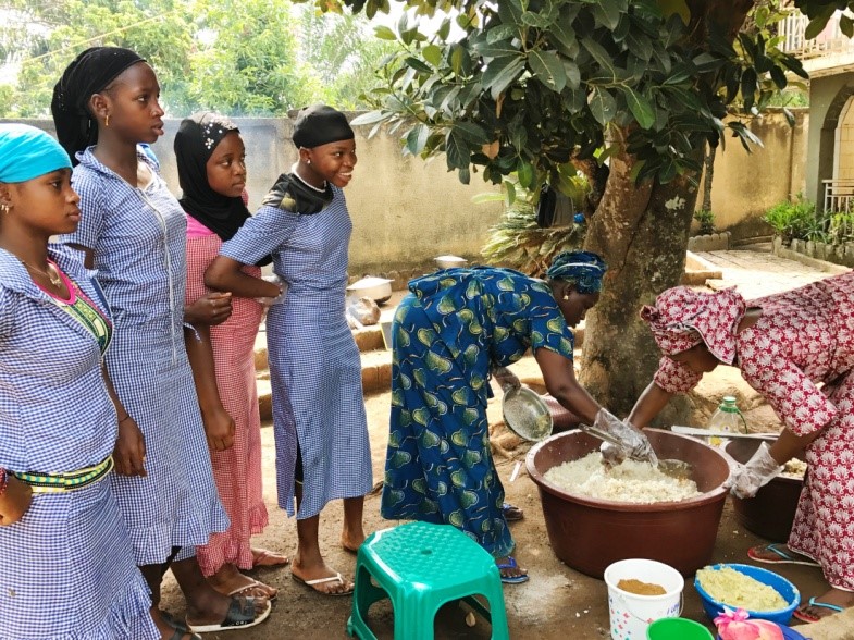 赤道直下ギニア「おにぎり作り」で学びを届ける日本人女性