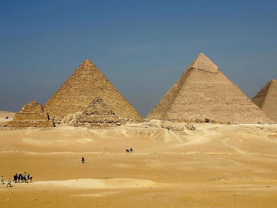 ピラミッド上でヌード撮影！？エジプトSNSで物議。