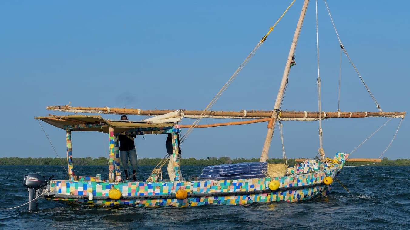 東アフリカを再生プラスチック製の帆船が駆け抜ける！！