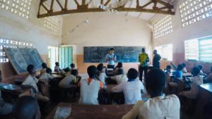 一方通行な体罰に頼るな。参加型授業でベナンに「学ぶ楽しさを!」日本人教師の挑戦