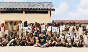 長友ドリームを手にした男。妻を残し単身アフリカに挑む学校の先生。