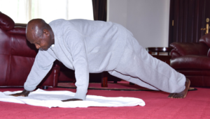 【コロナ対策】ウガンダ 75歳大統領がエクササイズビデオを作成