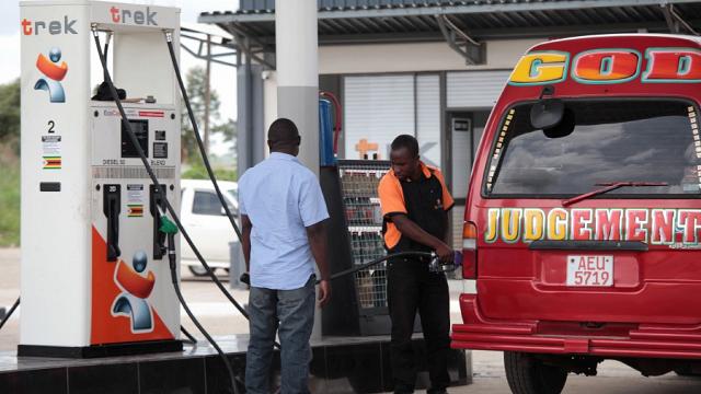 ジンバブエ 燃料価格が152％上昇