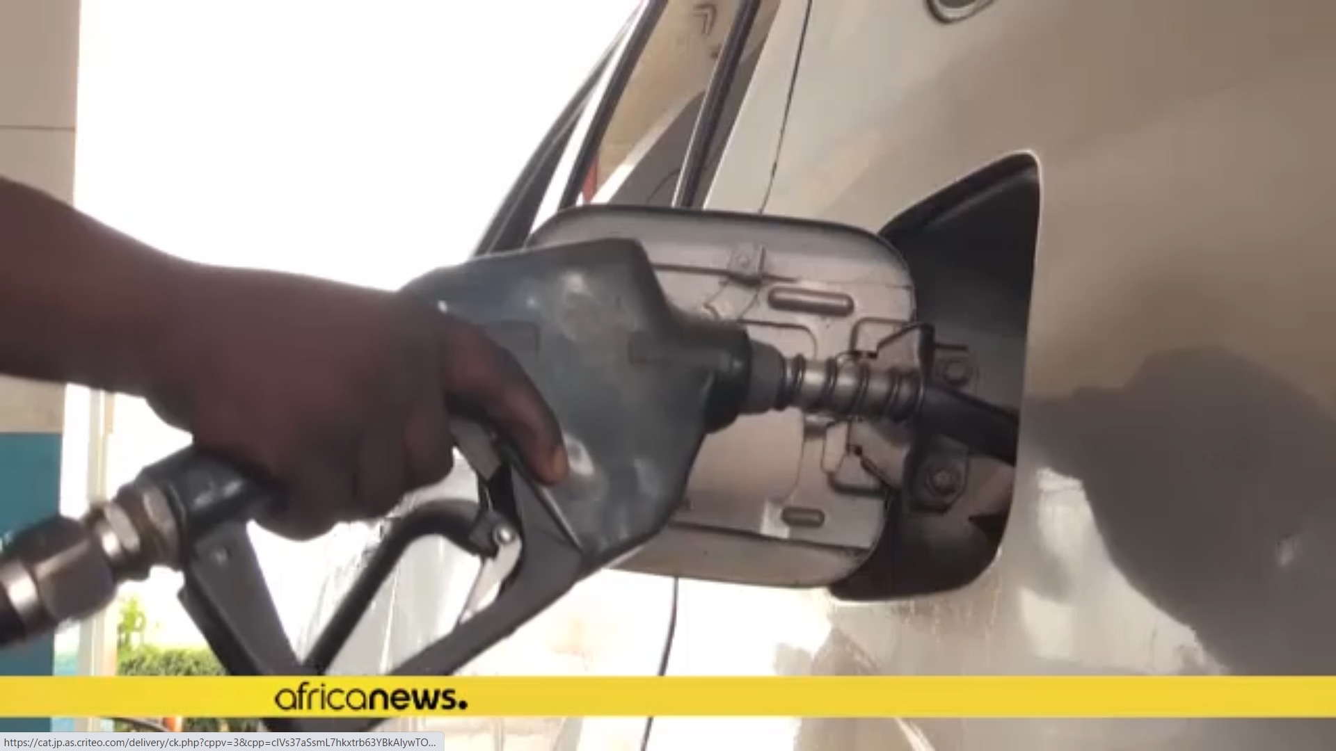 ナイジェリア コロナウイルスが財政逼迫 ガソリン価格を引き上げ